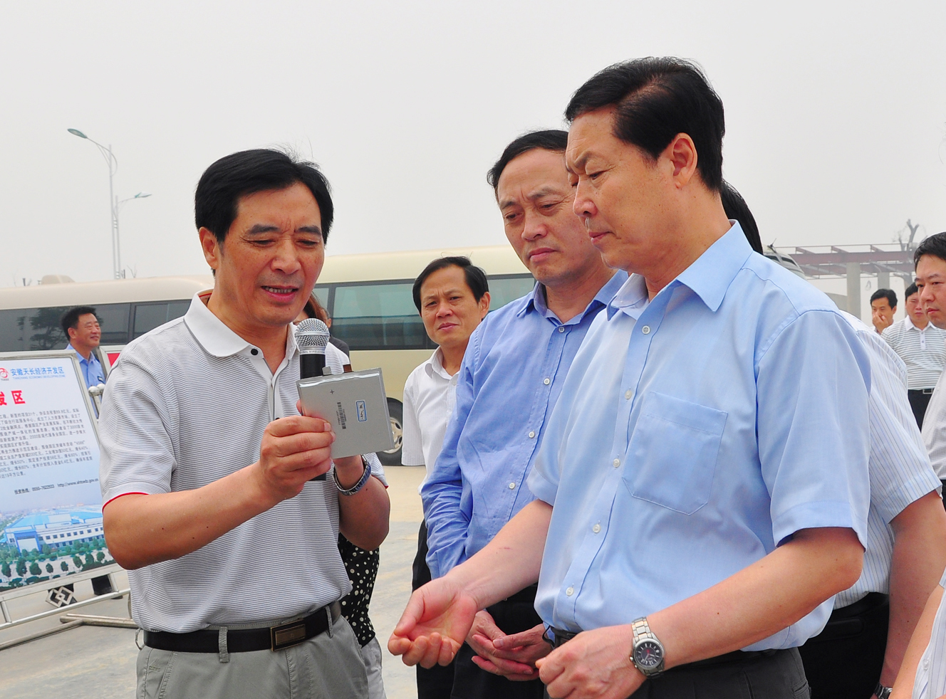 第十三屆全國(guó)政協(xié)人口資源環(huán)境委員會(huì)副主任張寶順（時(shí)任安徽省委書記）蒞臨天康調(diào)研工作