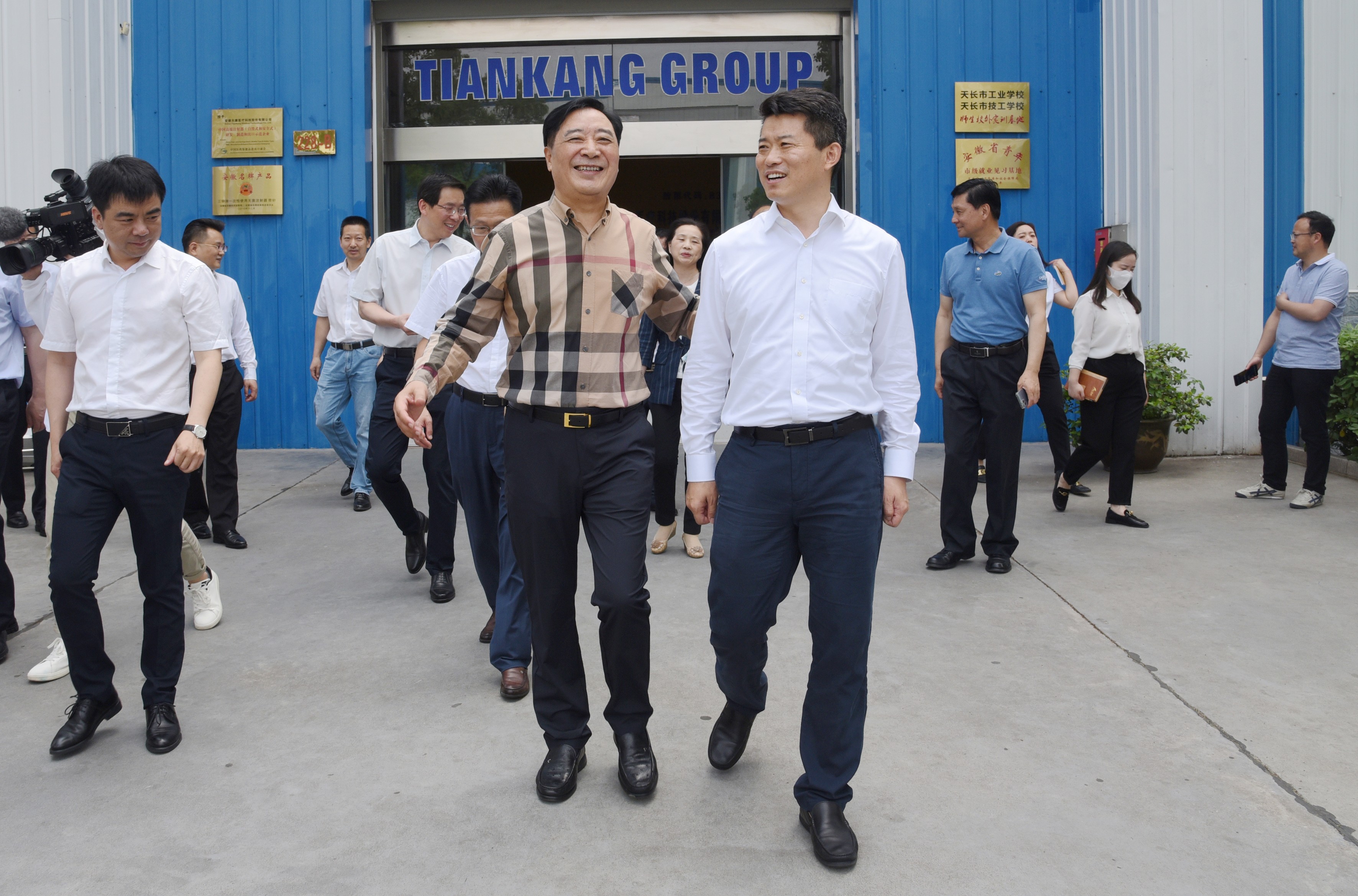 安徽省委常委、合肥市委書記（時任安徽省副省長）張紅文蒞臨安徽天康集團調(diào)研指導(dǎo)工作